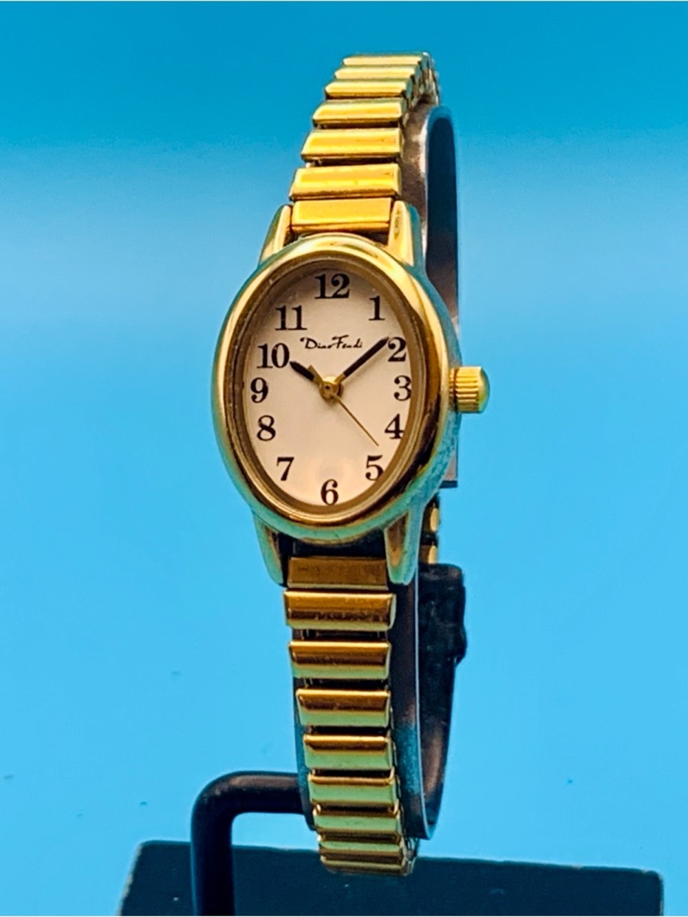 DIAO FENDI D36313 Women’s Vintage Stretch Bracelet Wristwatch Works New Battery